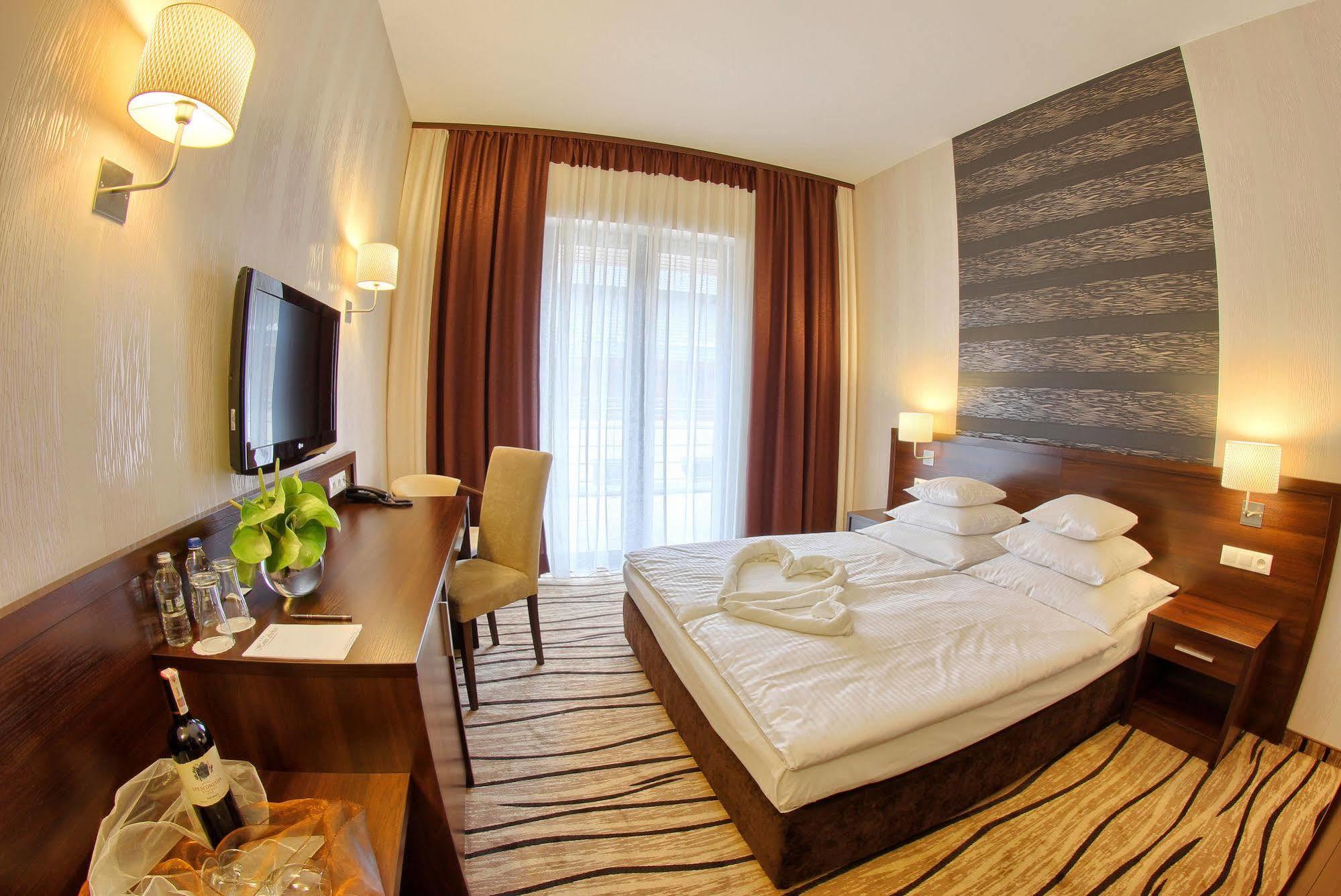 Hotel Arkas โปรชคอฟ ภายนอก รูปภาพ
