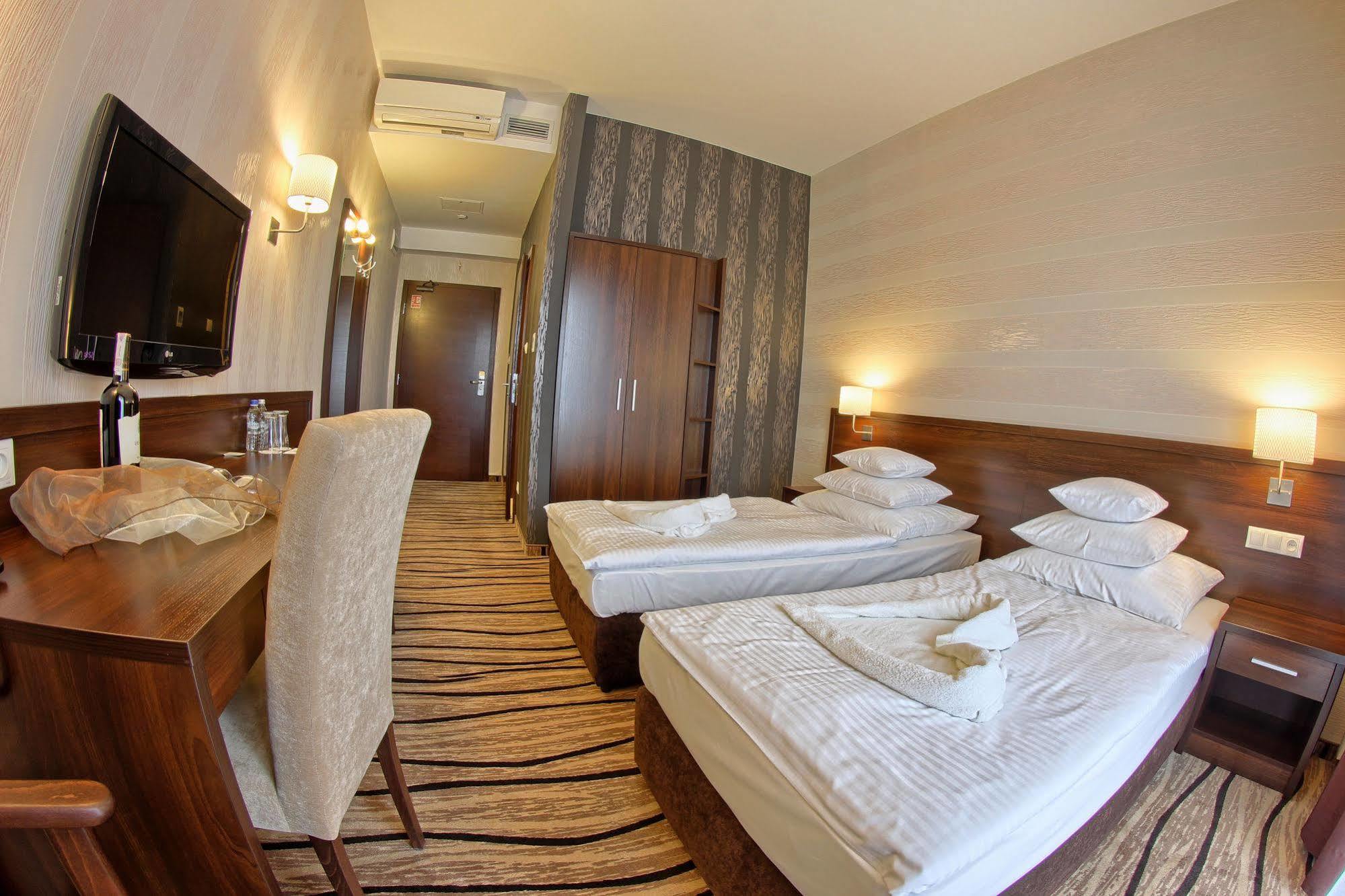 Hotel Arkas โปรชคอฟ ภายนอก รูปภาพ