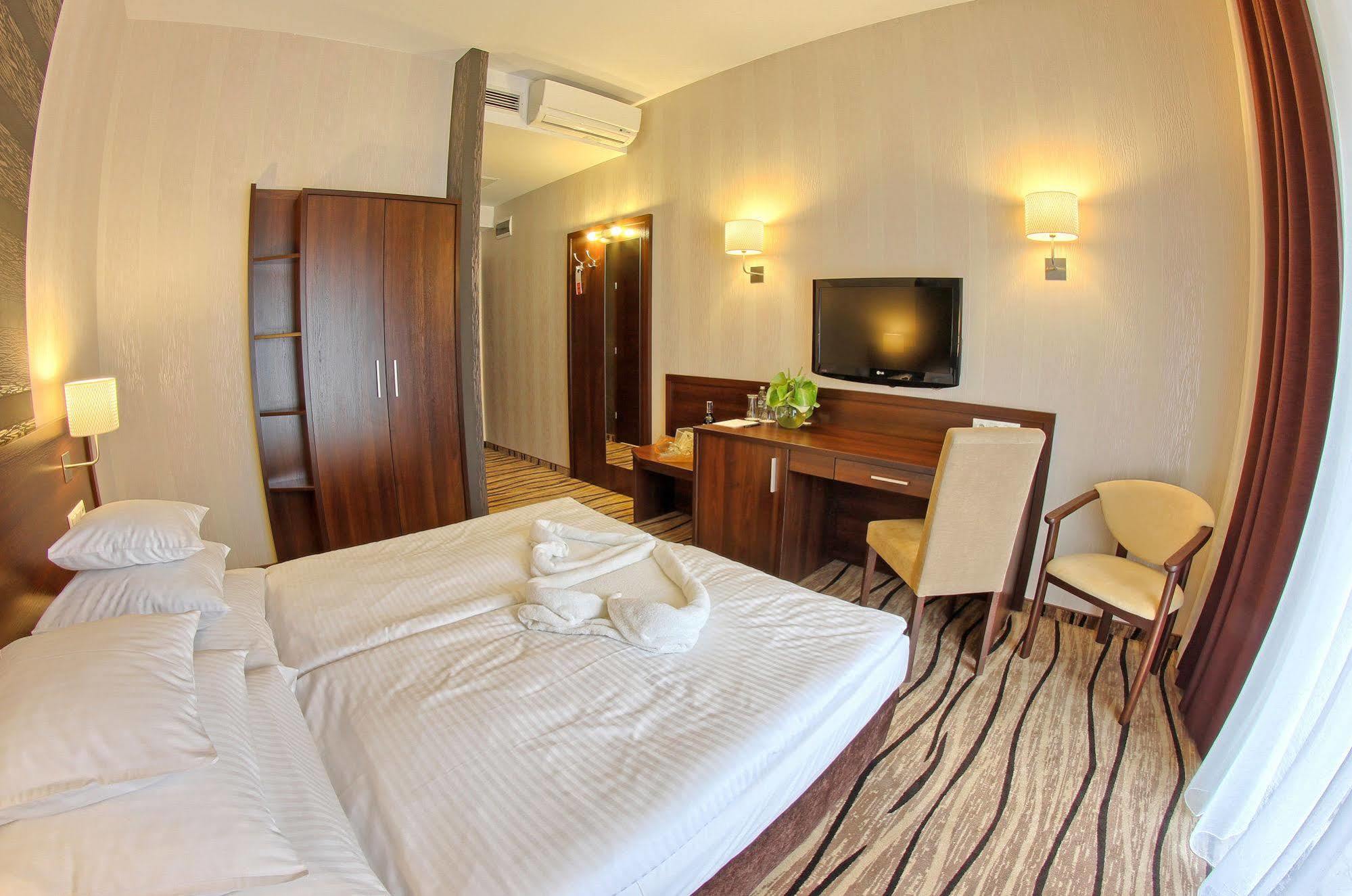 Hotel Arkas โปรชคอฟ ภายนอก รูปภาพ